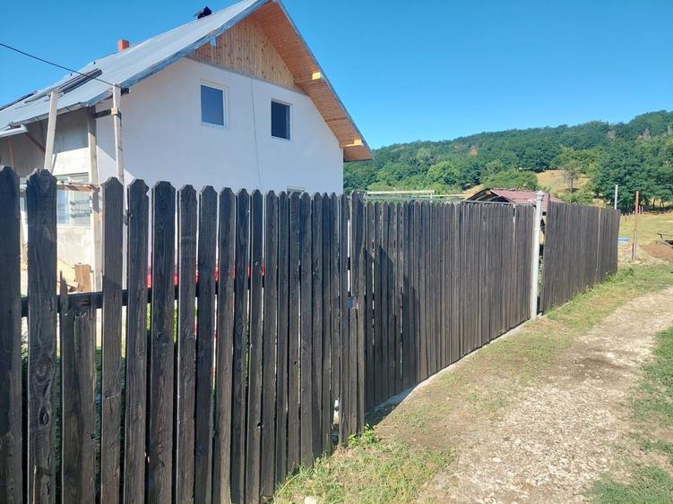 Casă cu 4 camere în Schitu Golești