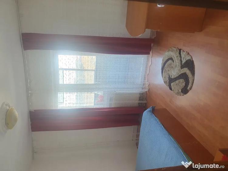 Apartament cu 3 camere decomandat în Păcii