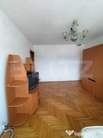 Garsonieră decomandată în Central