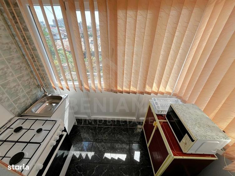 Apartament cu 2 camere decomandat în Craiovița Nouă