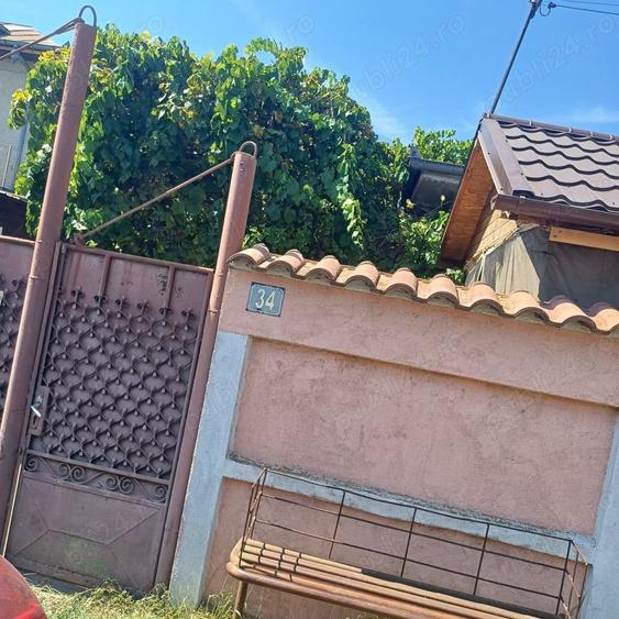 Casă cu 6 camere cu Teren 714 Mp în Săbăreni