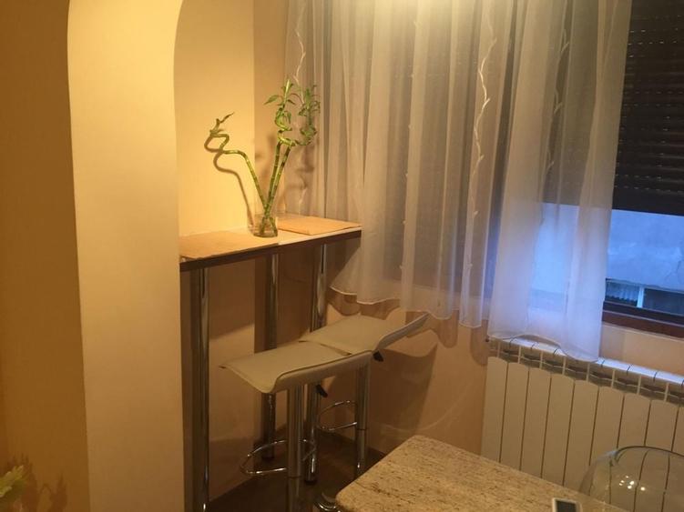 Garsonieră decomandată în Sud