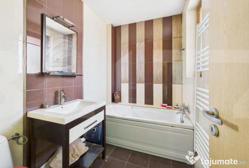 Casă cu 7 camere cu Teren 680 Mp în Mehala