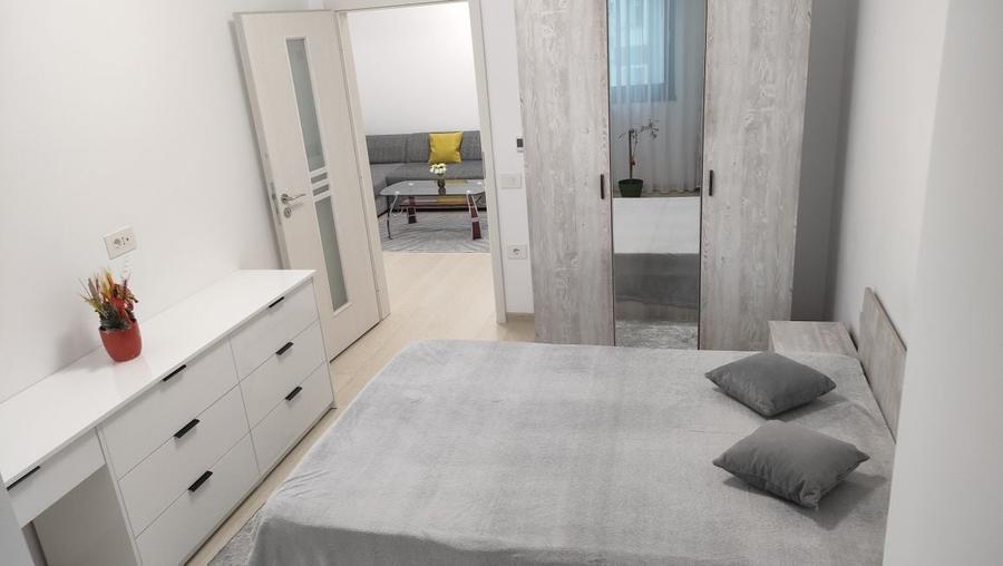 Apartament cu 2 camere decomandat în Micro 17