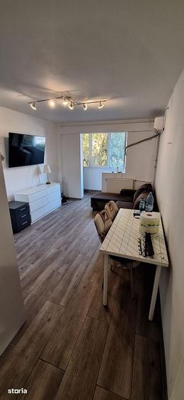 Apartament cu 4 camere semidecomandat în Pantelimon