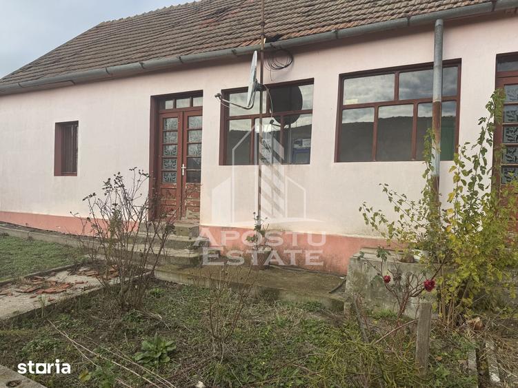 Casă cu 4 camere cu Teren 2518 Mp în Central