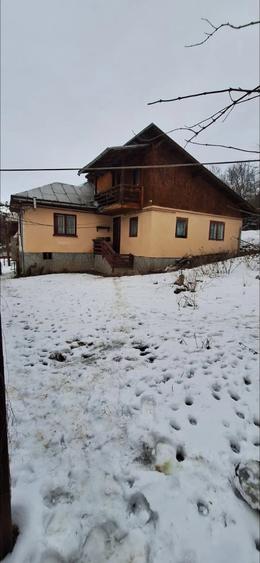 Casă cu Teren 950 Mp în Poiana
