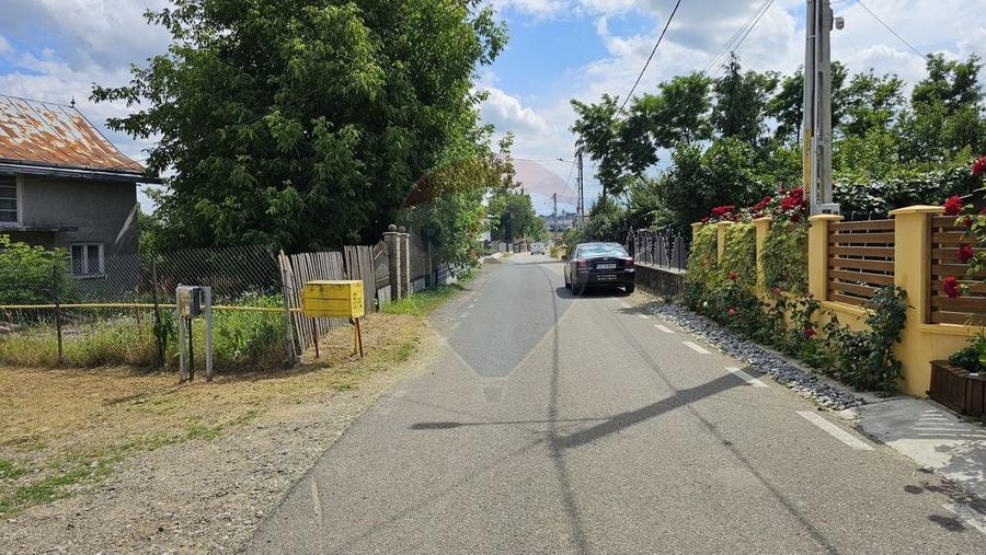 Casă individuală cu 6 camere cu Teren 1700 Mp în Lisaura
