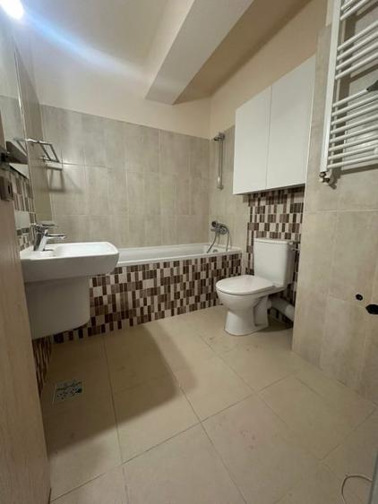 Apartament cu 2 camere semidecomandat, mobilat în Între Lacuri