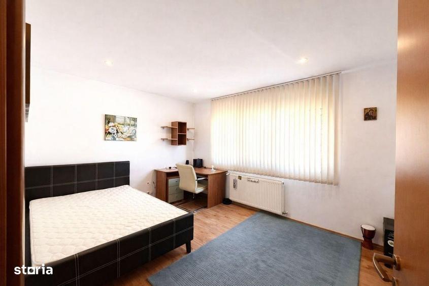 Casă cu 5 camere cu Teren 800 Mp în Ferme