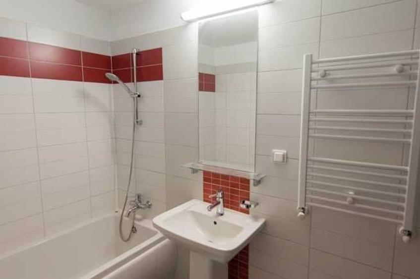 Apartament cu 3 camere decomandat în Berceni