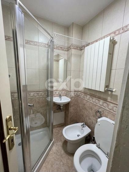 Apartament cu 4 camere decomandat în Lipovei