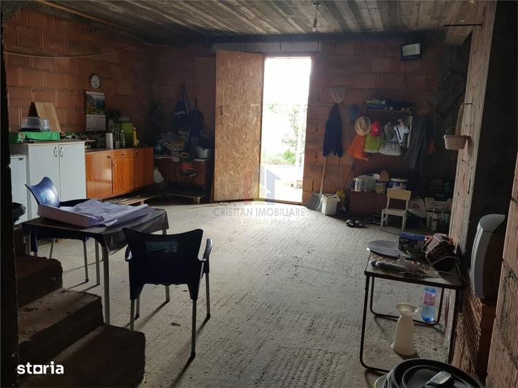Casă cu 4 camere în Cazasu