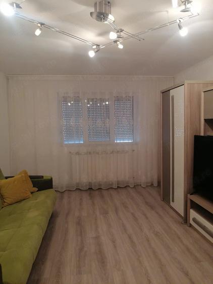 Apartament cu 2 camere decomandat în Ultimul leu