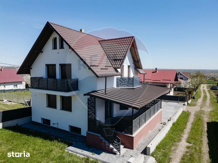 Casă cu 4 camere cu Teren 400 Mp în Ipotești
