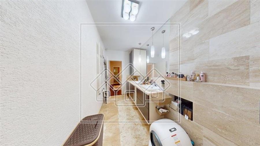 Apartament cu 3 camere decomandat în Șelimbăr
