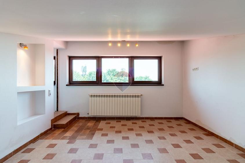 Casă individuală cu 6 camere cu Teren 235 Mp în Ferentari