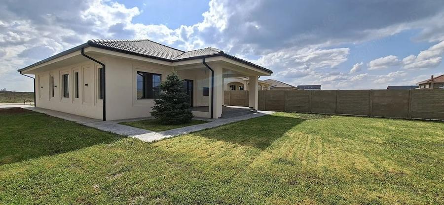 Casă cu 4 camere cu Teren 668 Mp în Sânandrei