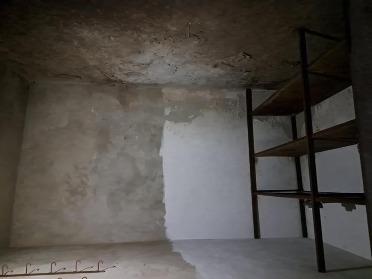 Casă cu 9 camere cu Teren 2375 Mp în Central