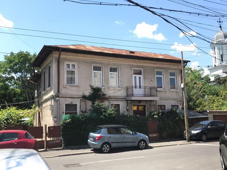 Casă cu 8 camere cu Canalizare în Matei Voievod