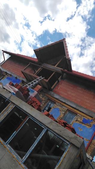 Casă cu 4 camere cu Teren 1077 Mp în Podeni
