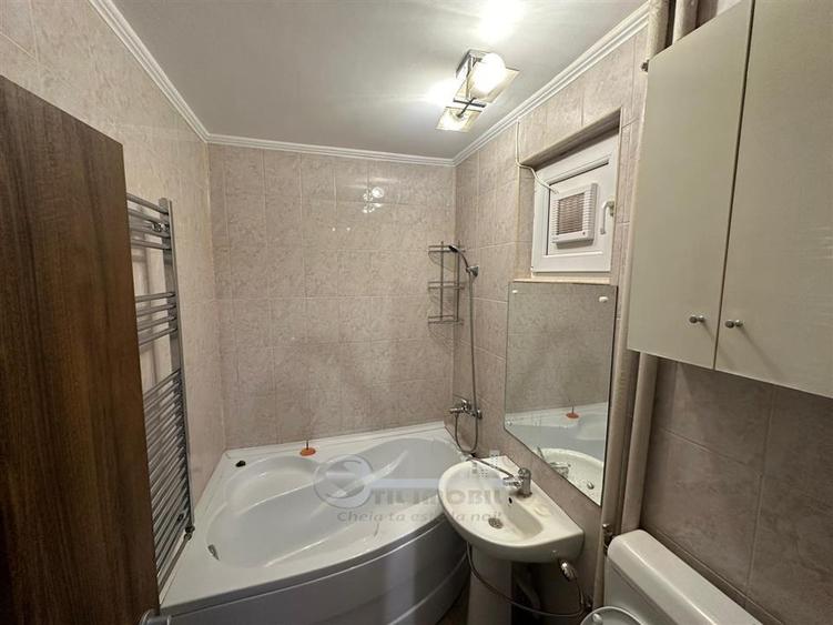 Apartament cu 3 camere semidecomandat în Ultracentral