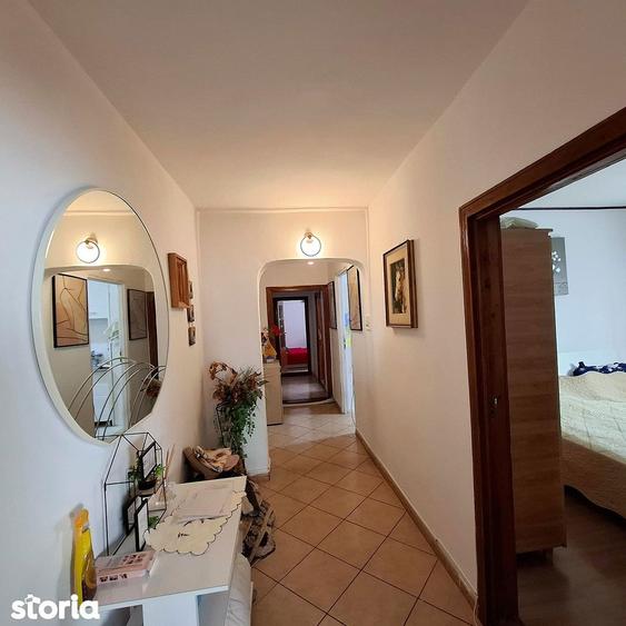 Apartament cu 4 camere decomandat în Central