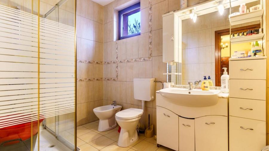 Casă individuală cu 5 camere cu Canalizare în Someșeni