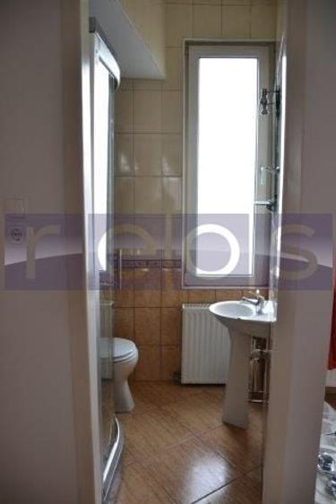 Apartament cu 3 camere semidecomandat, mobilat în Primăverii