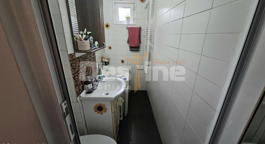 Apartament cu 4 camere semidecomandat în Inel II