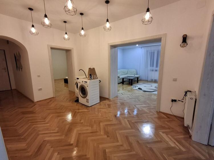 Apartament cu 3 camere decomandat, mobilat în Trei Stejari