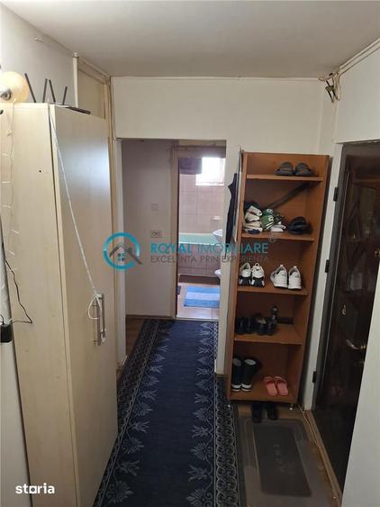 Apartament cu 3 camere decomandat în Cantacuzino