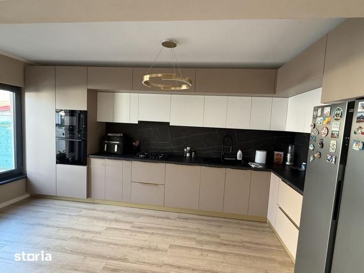 Casă cu 5 camere cu Teren 300 Mp în Valu lui Traian