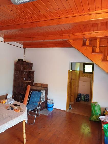 Casă cu 3 camere în Pietroasa
