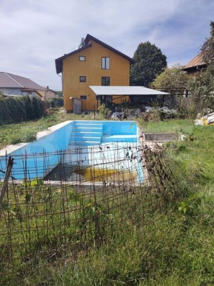 Casă cu 3 camere cu Piscina în Central