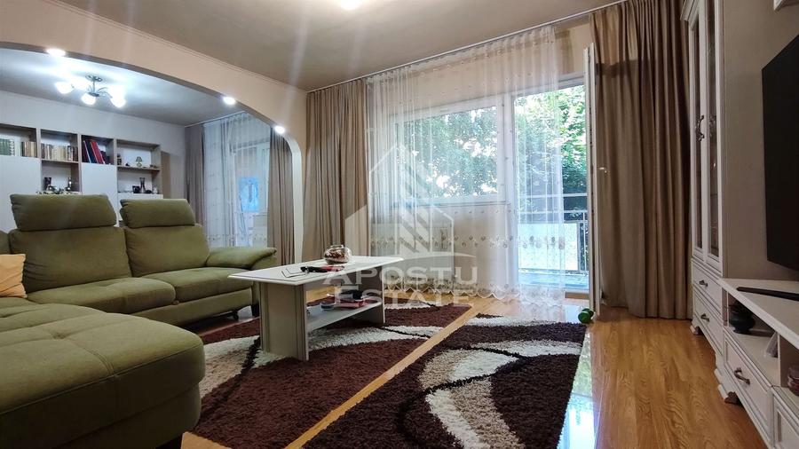 Apartament cu 4 camere semidecomandat, mobilat în Miorița