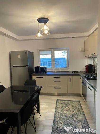 Apartament cu 3 camere decomandat în Sebastian