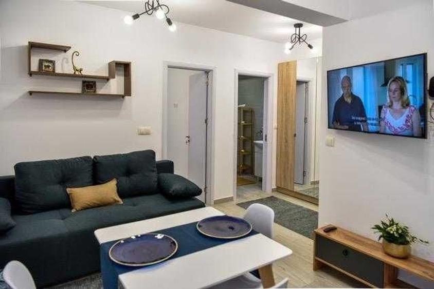 Apartament cu 3 camere semidecomandat în Exterior Vest