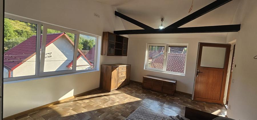 Casă individuală cu 5 camere cu Teren 960 Mp în Orlat