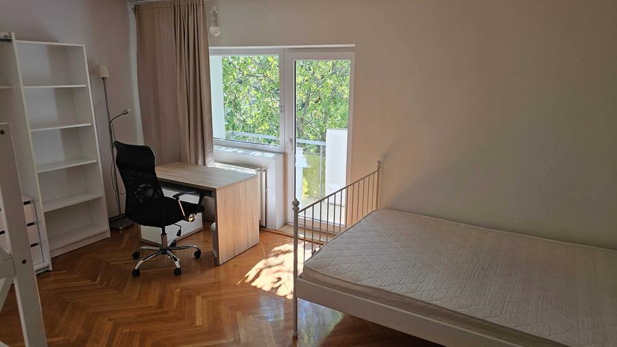 Apartament cu 4 camere decomandat în Zorilor