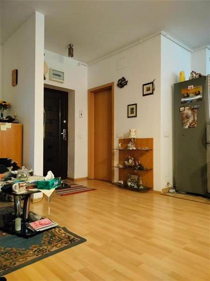 Apartament cu 3 camere decomandat, mobilat în Titan