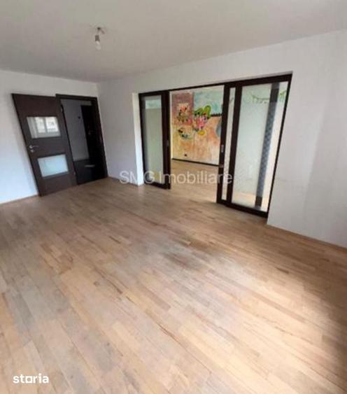 Apartament cu 4 camere în Crângași