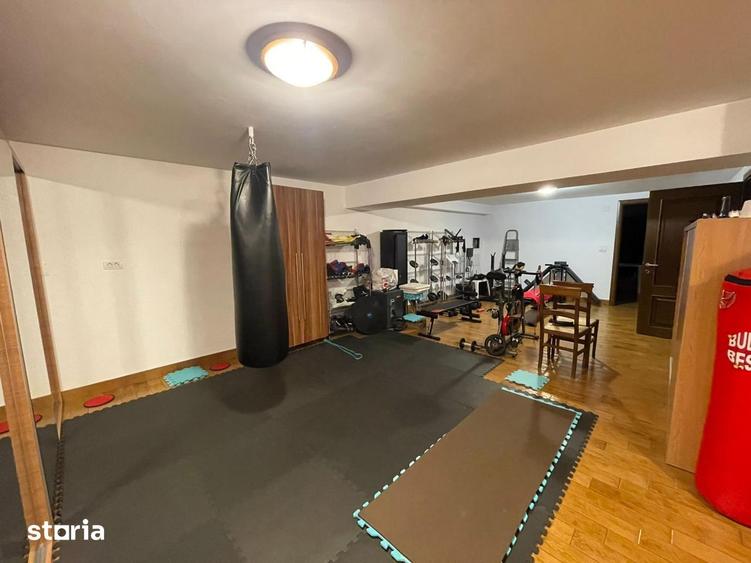 Casă cu 7 camere cu Teren 300 Mp în Dămăroaia