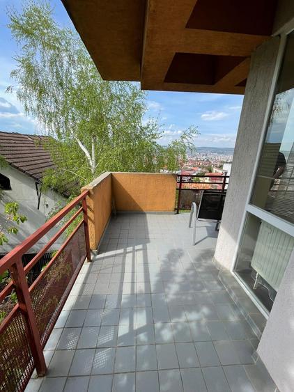 Apartament cu 3 camere decomandat, mobilat în Bună Ziua