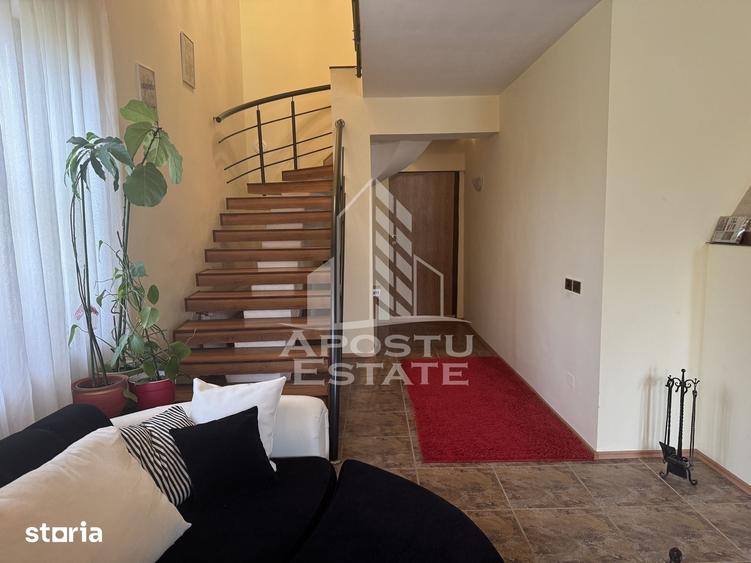Casă cu 7 camere cu Teren 1752 Mp în Ghiroda