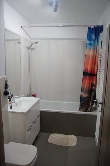 Apartament cu 2 camere semidecomandat, mobilat în Aradului