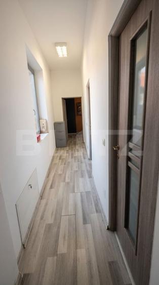 Birou, de 332.26000976563 mp, în Central