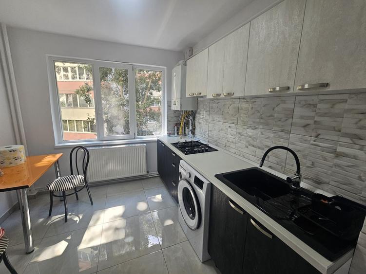 Apartament cu 3 camere decomandat în Iancului