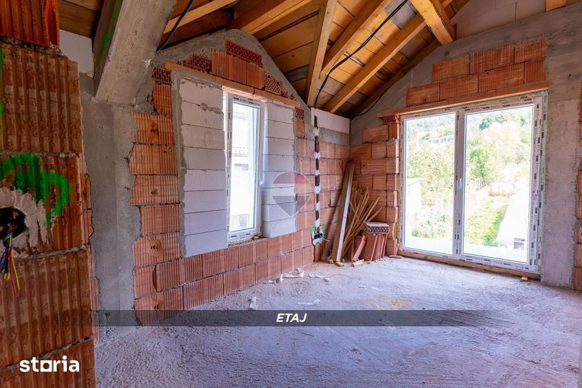 Casă cu 5 camere cu Teren 700 Mp în Central