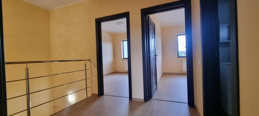 Duplex cu 4 camere cu Canalizare în Domnești